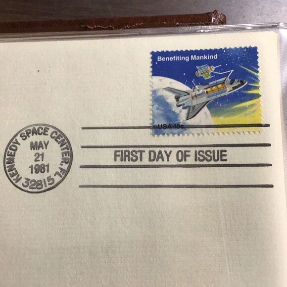 Vintage 19 8122 karat gold replica stamp, first day of issue, space achievement, - Picture 3 of 4